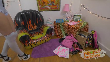 Пробует жесткий анал