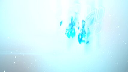 Стройная телка мастурбирует на диване розовую пилотку