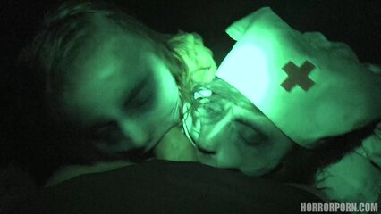 Медсестры стали призраками и втроем выебали парня в больнице