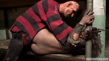 Фредди держит в плену многих девок и всех спешит выебать