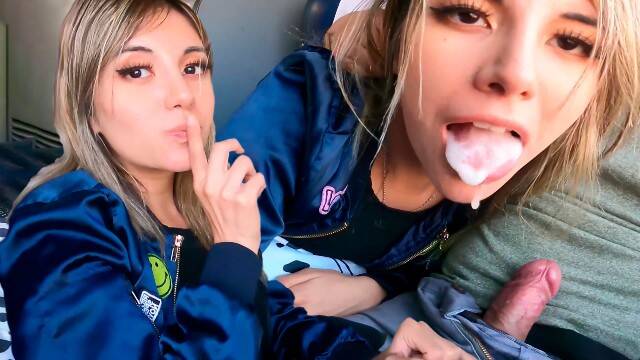 Девушка ласкает себя в автобусе и сосет парню