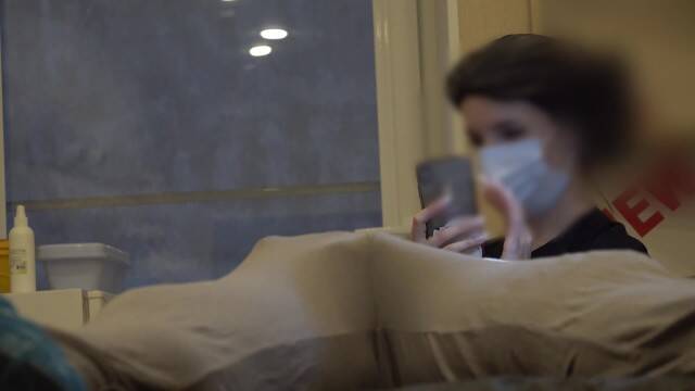 Парень с крепким стояком пришел к женщине в салон