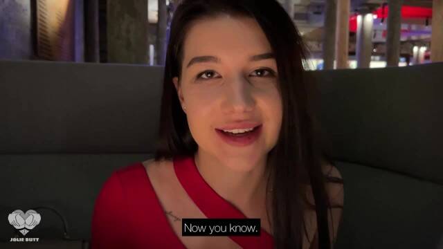 Сучка пришла в ночной бар для секса в туалете